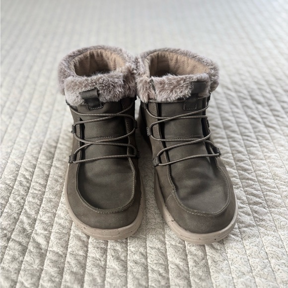 Women’s HeyDude Eloise, real Leather Gray Fur-Lined winter Boots - Picture 2 of 5